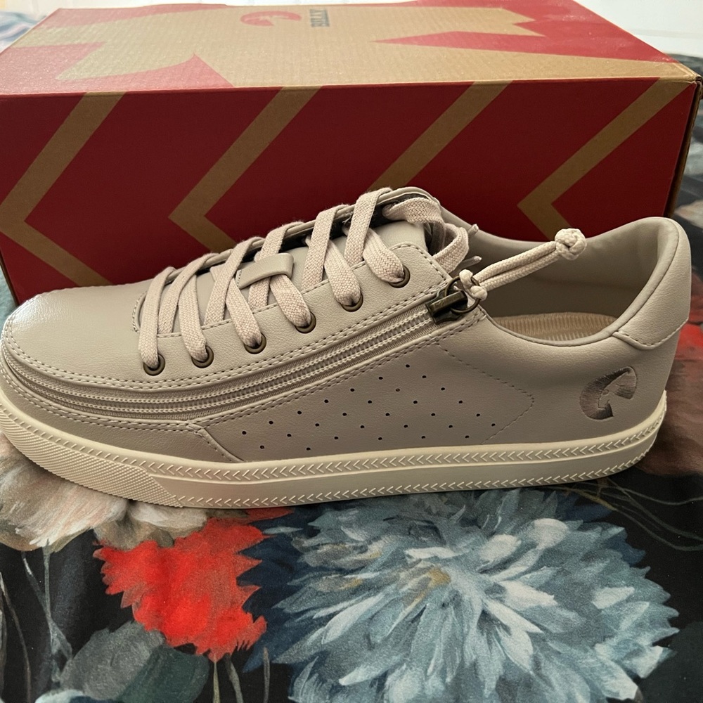 NWT NIB Billy Sneaker Low, leather in Dove Grey